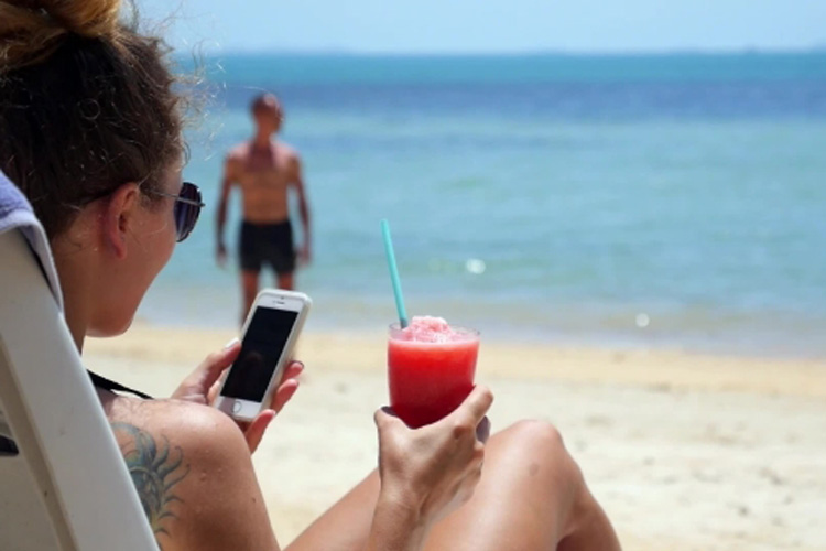 ΝΑ ΠΡΟΣΤΑΤΕΨΕΤΕ ΤΟ ΚΙΝΗΤΟ ΣΑΣ ΣΤΗΝ ΠΑΡΑΛΙΑ