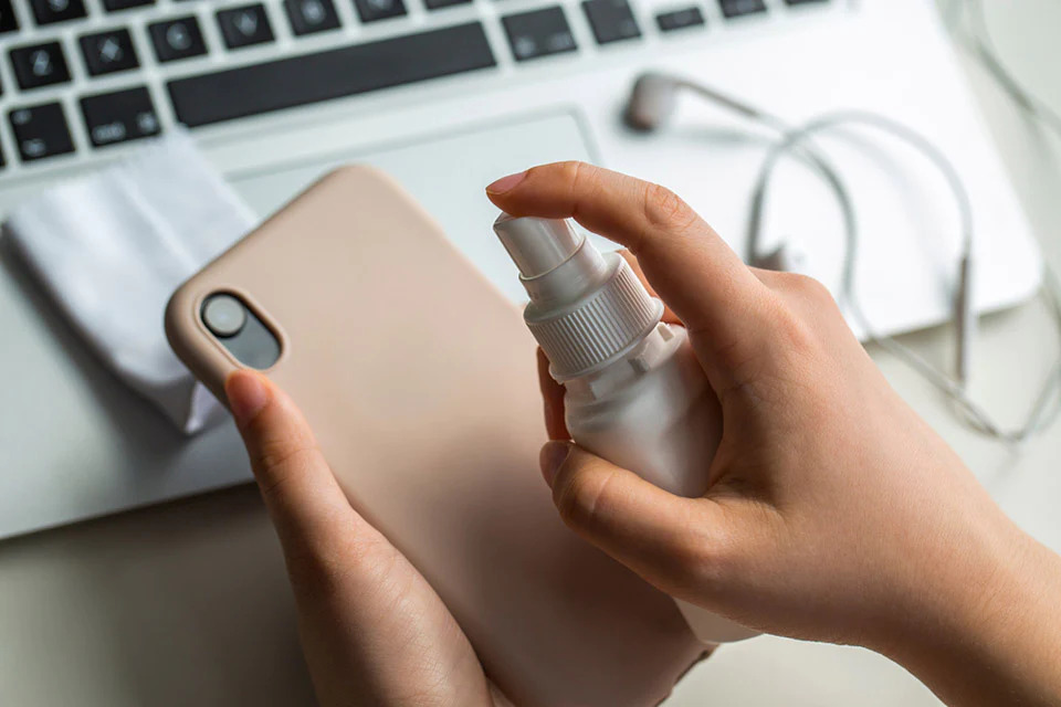 Τα πάντα για τον καθαρισμό της θήκης του smartphone σας